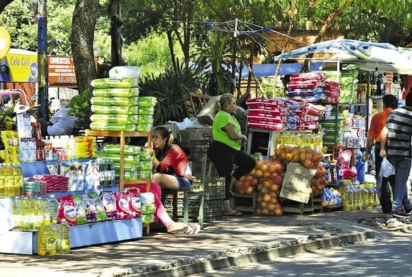 El 63% de las personas ocupadas en 2022 estaban en la informalidad, según INE - Economía - ABC Color