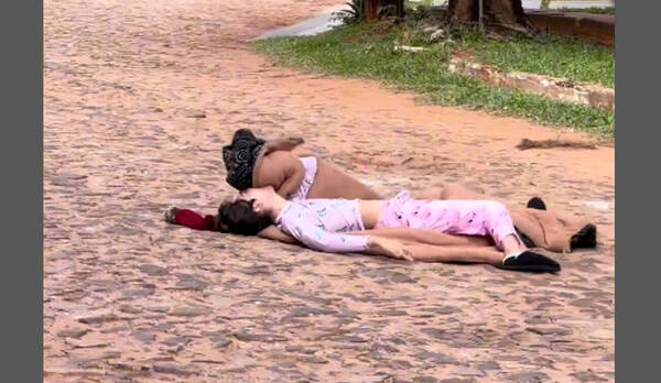 [VIDEO] ¡Tirada en la calle! Así terminó esta excandidata a Miss
