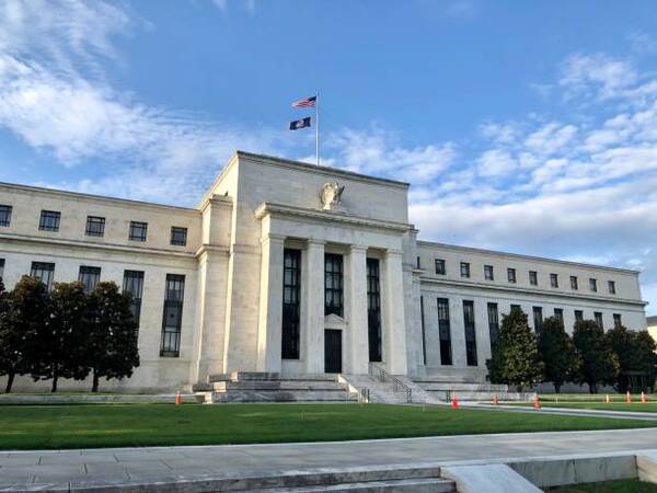 La Fed se debate entre seguir subiendo las tasas de inter茅s o tomarse un respiro - Revista PLUS
