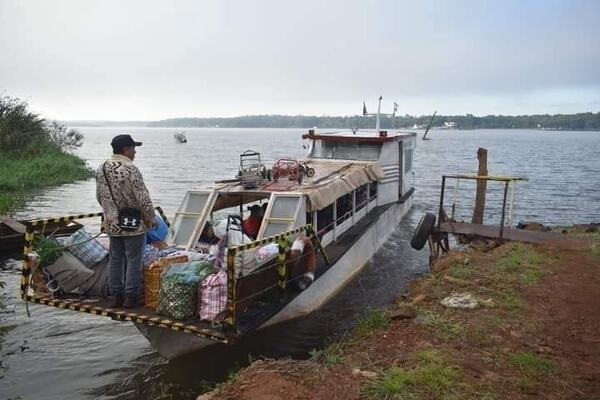 ACUSAN MAL SERVICIO MIGRATORIO Y LANCHAS PRECARIAS EN