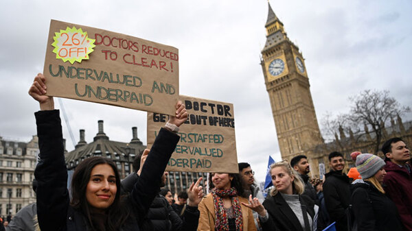 Los médicos vuelven a la huelga en Inglaterra para reclamar un aumento de salario - .::Agencia IP::.
