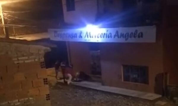 Dos personas fueron a la despensa y recibieron balazos: quedó herido un menor