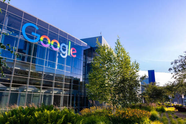 Bruselas acusa a Google de abusar su posici贸n para favorecer sus servicios de tecnolog铆a publicitaria - Revista PLUS