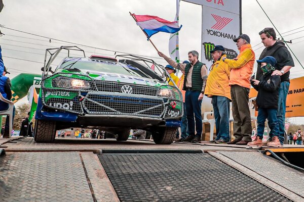 Presidente se reunió con organizadores del Transchaco Rally, que arranca a finales de este mes - .::Agencia IP::.