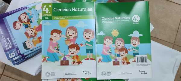 Cuadernillos de Ciencias Sociales y Matemáticas llegan a Itapúa para estudiantes