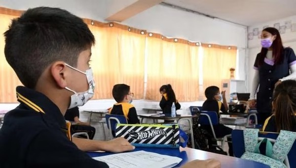Chile reinstaura uso de mascarillas en colegios por brote de virus respiratorio - ADN Digital