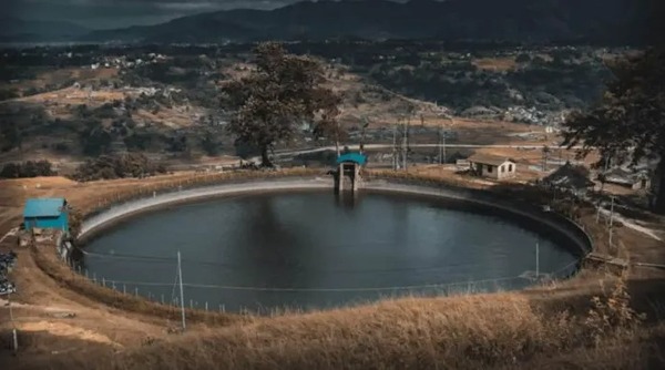 Un político indio drenó un embalse solo para recuperar su teléfono nuevo