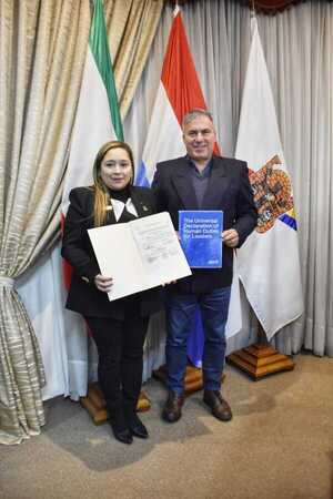VICEPRESIDENTA MUNDIAL DE LA CÁMARA JUNIOR INTERNACIONAL VISITÓ LA GOBERNACIÓN DE ITAPÚA