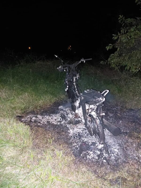 Amenazan a una mujer luego de robar e incendiar su motocicleta - Policiales - ABC Color