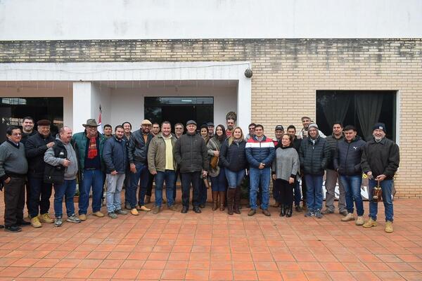 Baruja se reunió con Oleros, Ceramistas y Transportistas de Tobatí - El Trueno