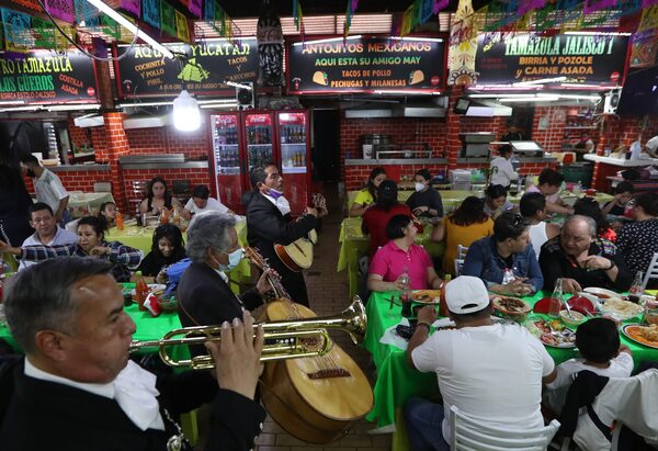 Día del Padre beneficiará a México con 2.249 millones de dólares, estima sector terciario - MarketData