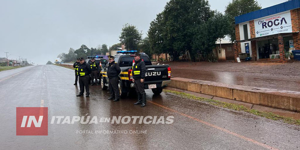 PATRULLA CAMINERA ENTREGA NOTIFICACIONES PARA DESALOJO DE CASILLAS SOBRE RUTAS - Itapúa Noticias