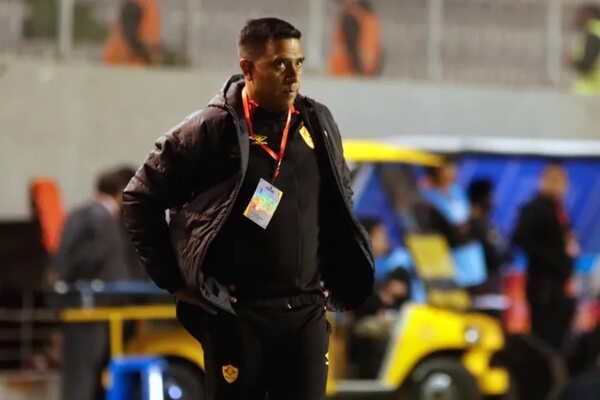 El venezolano Farías, del Aucas, suspendido 14 meses en Ecuador por conducta violenta - Fútbol Internacional - ABC Color