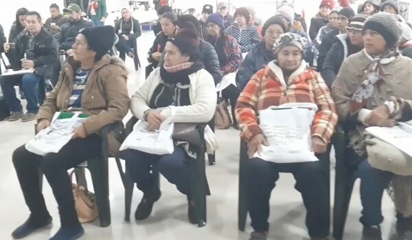 Feriantes de San Pedro son capacitados para mejorar la comercialización de sus productos - trece