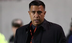 César Farías: entrenador de Aucas recibe una dura sanción, un año y dos meses afuera de las canchas