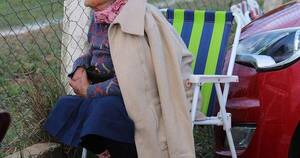 La Nación / ¡Fan número 1! Abuelita de Misiones no se pierde un solo partido de su nieto