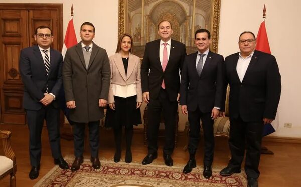 Ejecutivo conforma la comisión de Transición Presidencial - Política - ABC Color