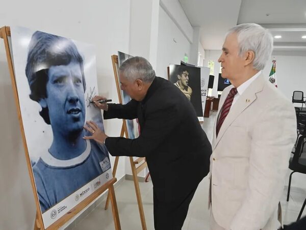Exposición fotográfica “El fútbol une a México y Paraguay” reunió a grandes del deporte - Estilo de vida - ABC Color