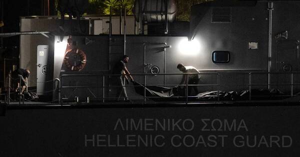 La Nación / Al menos 78 muertos en naufragio de migrantes en Grecia