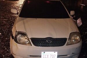 Desconocidos abandonan automóvil robado y por el cual ofrecían recompensa de G. 5 millones – Diario TNPRESS