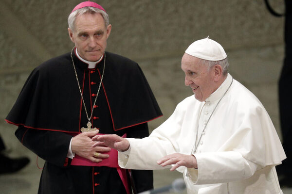 Francisco echó del Vaticano al exsecretario de Benedicto XVI, parte de los conservadores de la Curia - ADN Digital