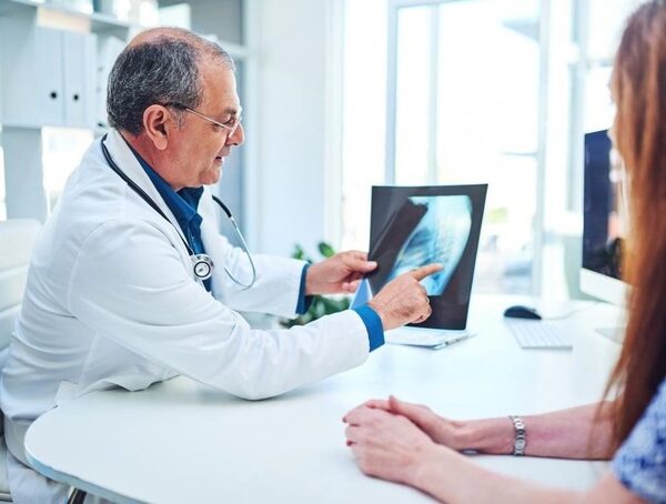 El país requiere de más médicos pero hay limitación en especialidades · Radio Monumental 1080 AM