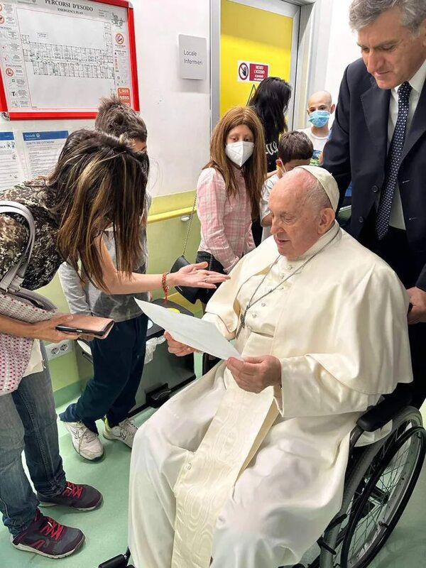 El papa Francisco tendrá su alta médica mañana - Mundo - ABC Color