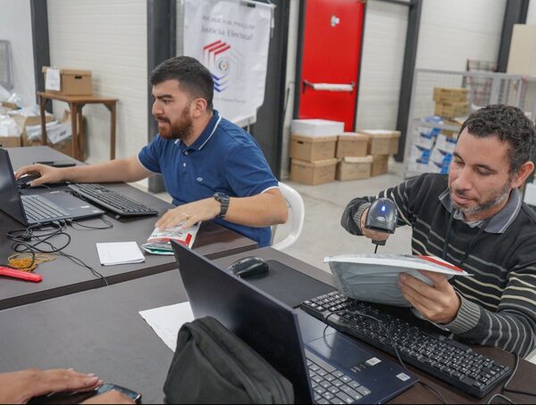 Justicia Electoral verifica documentos respaldatorios de campañas electorales · Radio Monumental 1080 AM