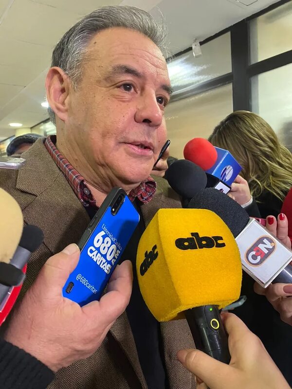 Senadores postergarán hoy tratamiento de ley contra “puenteo” a la Contraloría - Política - ABC Color