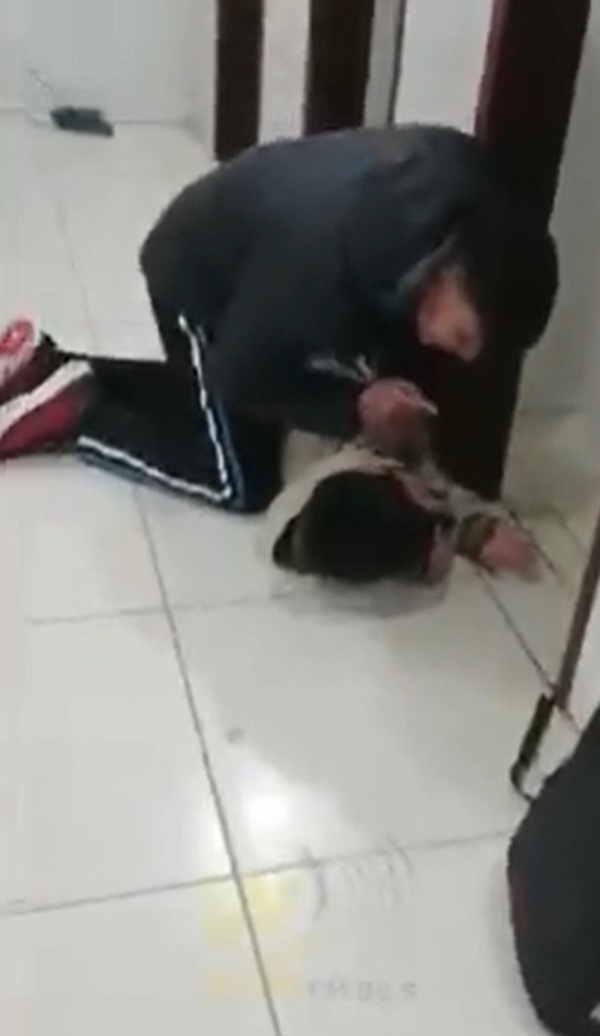 AGRESIÓN DE ALUMNO CONTRA OTRO ESTUDIANTE EN EL COL. SAN ROQUE GONZÁLEZ DE SANTACRUZ - La Voz del Norte