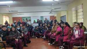 GOBERNACIÓN DE ITAPÚA BRINDA NUEVA CHARLA SOBRE ALCOHOLISMO Y DROGADICCIÓN, DIRIGIDA A ESTUDIANTES - Itapúa Noticias