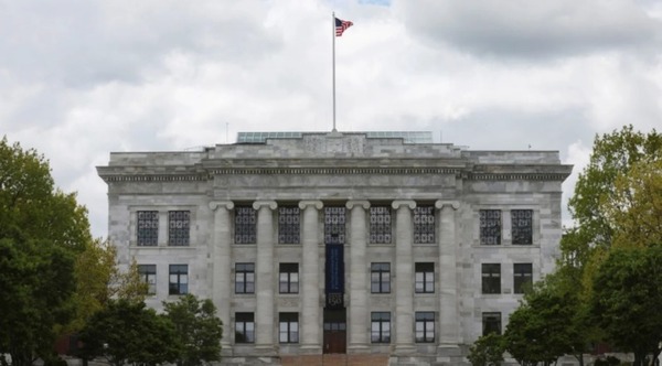 Escándalo en Harvard: exdirector de la Facultad de Medicina roba cadáveres y restos humanos