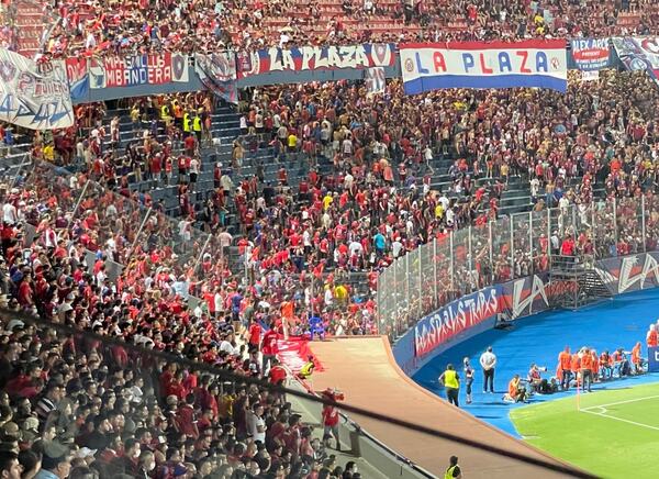 ¡Otra más! La Conmebol multó a Cerro Porteño por el actuar de su hinchada