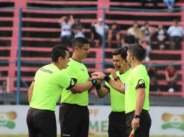 Árbitros listos para el episodio 13 - APF