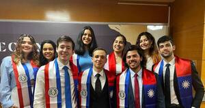 La Nación / Estudiantes paraguayos de la Universidad Politécnica egresaron en Taiwán