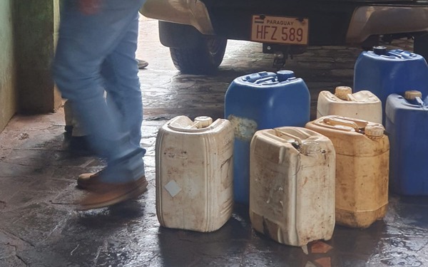 Diario HOY | Más de 1.600 litros de combustible de contrabando en una vivienda