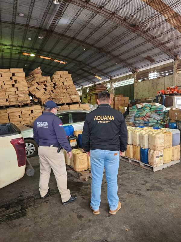 Incautan más de 1.600 litros de combustible de contrabando - La Clave