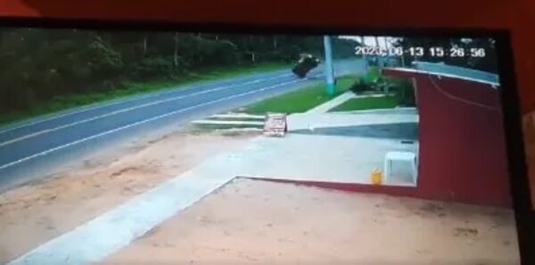 Video: impresionante vuelco en Altos - Policiales - ABC Color