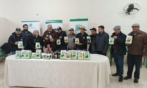 Productores de Itapúa reciben semillas para incursionar en la horticultura