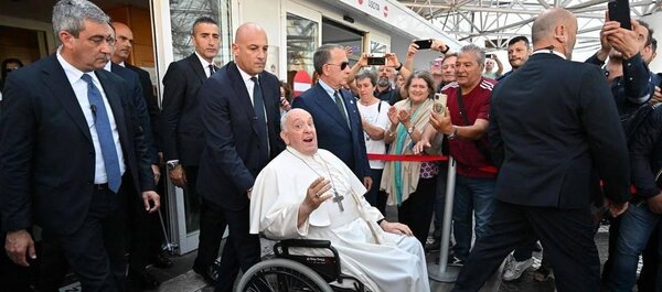 El Papa Francisco es dado de alta del hospital y regresa al Vaticano | 1000 Noticias