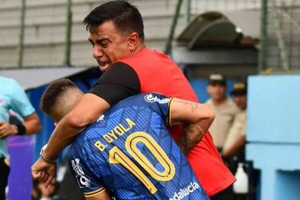 Aucas despide a César Farías tras suspensión por 14 meses