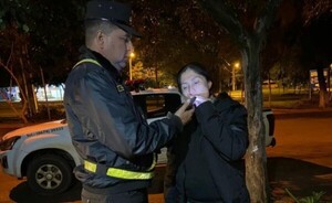 Médica ebria chocó contra motociclista que llevaba cocaína
