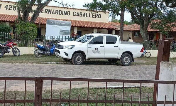 (GALERIA)Encuentran nota de amenaza en cole de Ñeembucu para la dire: “Ejeretirantema antes de que tarde ndehegui”