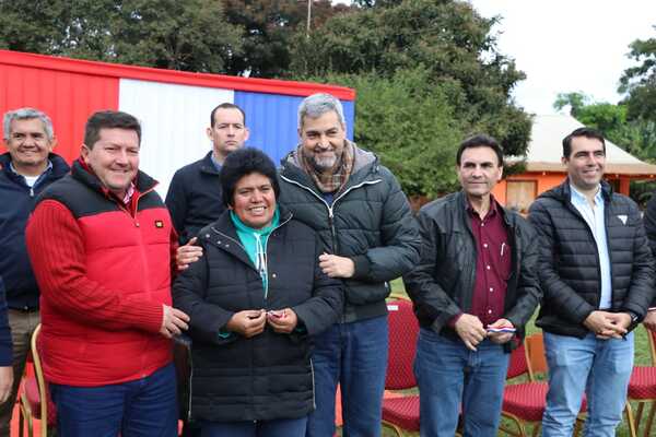 Casi 1.000 viviendas sociales entregadas por el Gobierno en un solo día en Caaguazú - .::Agencia IP::.