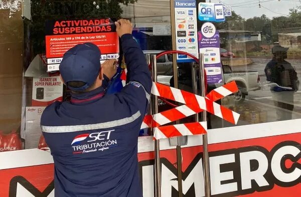 Tributación cerró negocios en Ciudad del Este y Encarnación - Economía - ABC Color