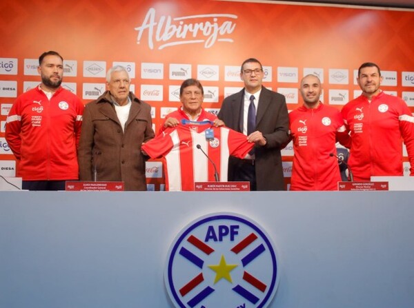 Al mando de la Albirroja Sub 15 - APF