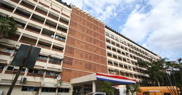 La Nación / Sindicatos solicitan urgente intervención en el IPS ante serie de irregularidades