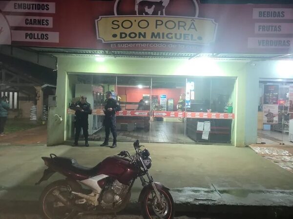 Asaltantes se alzaron con G. 40 millones, pero en la huida abandonaron la motocicleta en que llegaron - Nacionales - ABC Color