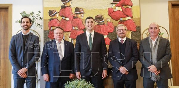 Alexander Seitz, presidente de Volkswagen para la regi贸n Am茅rica del Sur, visita Paraguay y se re煤ne con Santiago Pe帽a - Revista PLUS