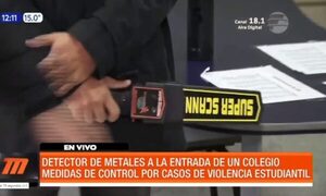 Detector de metales a la entrada de un colegio | Telefuturo